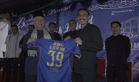 Pemuda Ad-Dakwah bersama Legenda Persib melalui  Sinergi Foundation (SF) menyalurkan bantuan kepada anak Yatim.