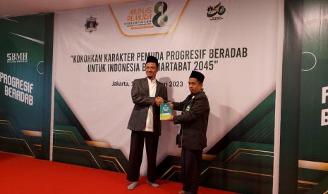 Pemuda Hidayatullah Lauching Buku Emas