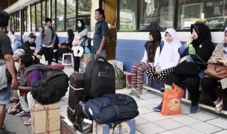 Pemudik di terminal bus Kampung Rambutan, Jakarta Timur.