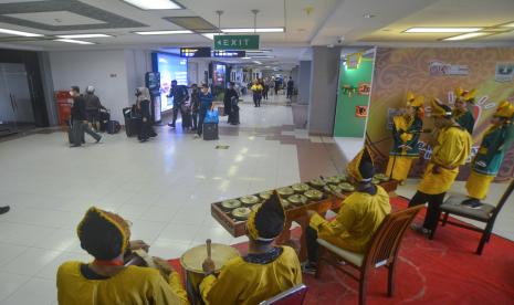 Bandara Internasional Minangkabau (BIM), Padangpariaman, Sumatera Barat. Bandara International Minangkabau ditutup, sebanyak 29 penerbangan dibatalkan.