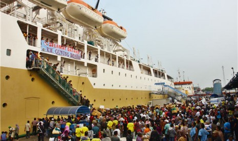  Pemudik kapal laut. 