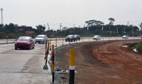 Pemudik melintasi ruas tol Batang-Semarang, Ahad (10/6)