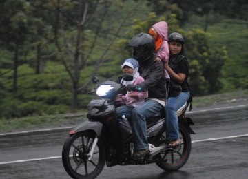 Pemudik naik motor