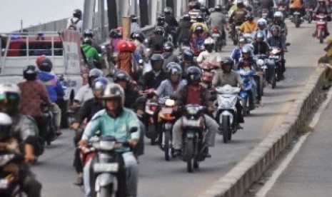 Pemudik  yang hendak pulang kampung pada masa mudik Lebaran 2023 khususnya pemudik bersepeda motor agar tetap waspada terhadap hujan yang masih berpotensi di wilayah Jawa Tengah bagian selatan./ilustrasi