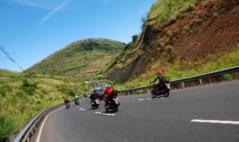 Pemudik Sepeda Motor saat melintasi jalur lingkar Nagreg, Ramadhan tahun lalu.