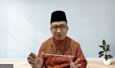 Pemuka Agama, Ustadz Atabik Luthfi.