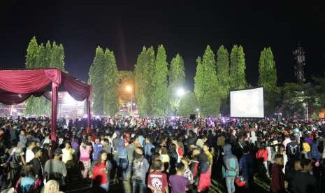 Pemutaran film pendek Palu, di Alun-alun Purbalingga.