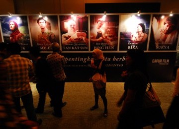 Pemutaran perdana film Tanda Tanya karya Hanung Bramantyo di Djakarta Theater.