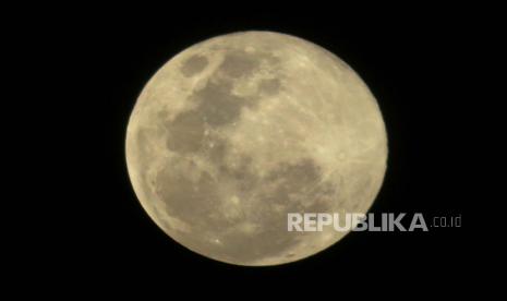 Penampakan fenomena Supermoon, Kamis (7/5). 