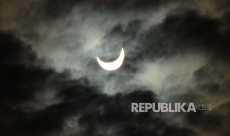 Penampakan Gerhana matahari total dilihat di Observatorium Bosscha, Lembang, Kabupaten Bandung Barat, Rabu (9/3). 