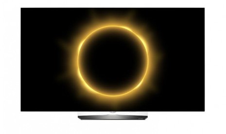 Penampakan gerhana matahari total (GMT) yang dipantau dari televisi OLED LG.