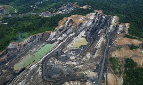 Penampakan lubang tambang batu bara di kawasan Ibu Kota Negara (IKN) Nusantara, tepatnya di Kelurahan Teluk Dalam, Kecamatan Muara Jawa, Kutai Kertanegara, Kalimantan Timur. Jaringan Advokasi Tambang (Jatam) Kaltim menduga, rekalamasi 149 lubang tambang di kawasan IKN akan menggunakan dana APBN. 