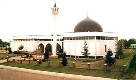 Saat Adzan Berkumandang Pertama Kali di Kanada. Penampakan masjid Al Rashid Kanada terkini. 