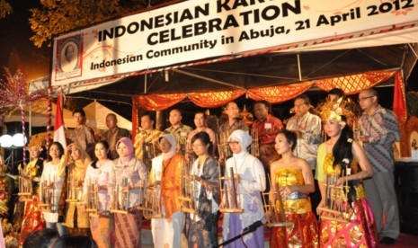 Penampilan Angklung di Kartini Day Celebration 2012, Abuja