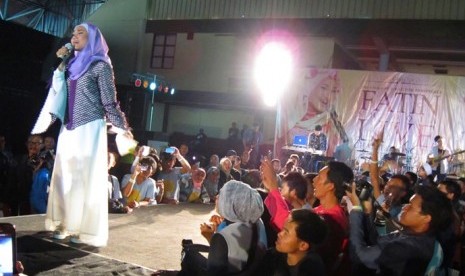  Penampilan Fatin Shidqia pada 'Fatin Shidqia Live Charity Concert' di Tennis Indoor Bikasoga, Kota Bandung, Ahad (25/8)