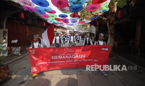 Penampilan Gema Nadaqu, grup marching band Pondok Pesantran Tahfizh Daarul Qur’an, dalam ajang Candy Mountain International art & festival yang berlangsung di Chengdu hinggal tanggal 6 November mendatang. 