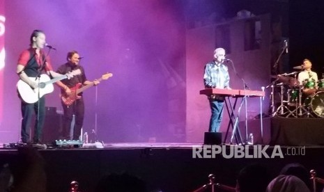 Penampilan MLTR di Trans Studio Bandung, Kota Bandung, Ahad (2/12). 