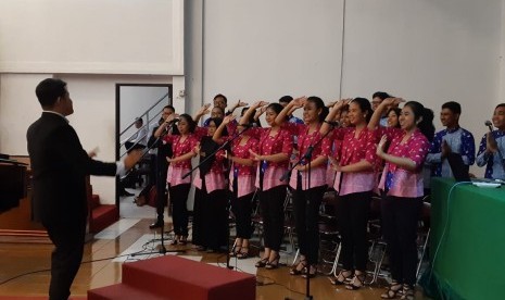 Penampilan Paduan Suara Mahasiswa (PSM) Voca Erudita Universitas Sebelas Maret (UNS) Solo di Auditorium GPH Haryo Mataram UNS, Senin (1/7). PSM Voca Erudita UNS dijadikan sebagai Duta Generasi Milenial oleh sejumlah lembaga negara.