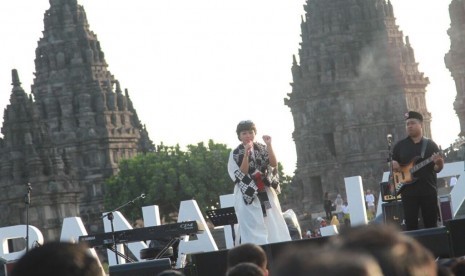 Penampilan Yura Yunita di panggung Prambanan Jazz Festival.