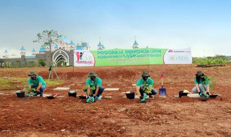 Penanaman 1.000 bibit pohon kali ini dilakukan di kawasan proyek Modernland Cilejit, Tangerang, Banten