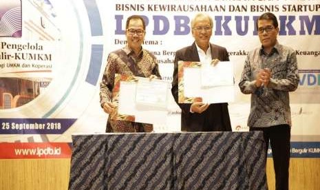 Penandantangan nota kesepahaman LPDB KUKM dan Universitas Prasetya Mulya. Direktur Utama LPDB-KUMKM Braman Setyo dan Rektor Universitas Prasetiya Mulya Djisman Simandjuntak,