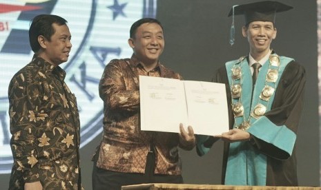 Penandatangan MoU antara BSI dan CESD UI.