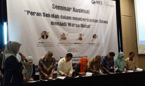 Penandatangan MOU antara NAMA Foundation dan Yayasan Perguruan Al Iman dan sekolah/yayasan terpilih lainnya.