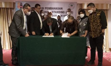 Penandatangan MoU LBH HKTI dengan Mabes Polri.