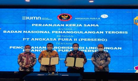 Penandatanganan Kerja Sama antara AP II dan BNPT dilakukan pada 15 April 2021, turut dihadiri oleh President Director AP II Muhammad Awaluddin dan Ketua BNPT Komjen Pol Boy Rafli Amar beserta Deputi Bidang Pencegahan, Perlindungan dan Deradikalisasi BNPT Hendri Paruhuman Lubis serta Deputi Bidang Penindakan dan Pembinaan Kemampuan BNPT Budiono Sandi. 