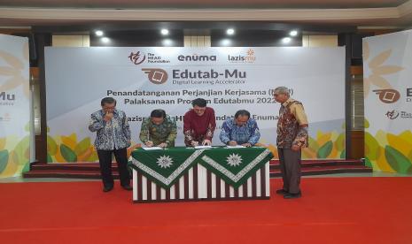 Penandatanganan kerja sama Lazizmu, Enuma, dan The Head Foundation untuk pelaksanaan program EdutabMu.