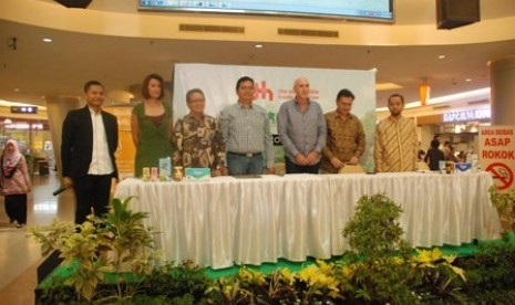 Penandatanganan kerjasama restorasi hutan mangrove di Kalimantan Barat