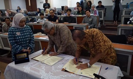 Penandatanganan kerjasama Sekolah Bisnis dan Manajemen (SBM) ITB menandatangani Nota Kesepahaman dengan Ikatan Bankir Indonesia (IBI) , Kamis (20/2)