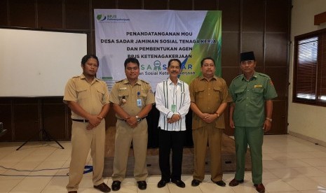 Penandatanganan Memorandum of Understanding 'Desa Sadar Jaminan Sosial Ketenagakerjaan'.