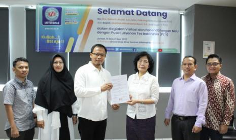 Penandatanganan Memorandum of Understanding (MoU) antara Universitas BSI dan PLTI.