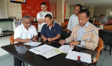 Penandatanganan MoU antara APTIKOM DKI Jakarta dengan  Asia e University (AeU)  Malaysia.  