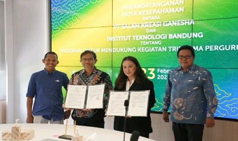 Penandatanganan MoU PT SKG dan ITB. 