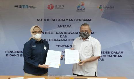 Penandatanganan nota kesepahaman antara Rekind dan BRIN, di Jakarta, Senin (24/1). Rekind dan BRIN bersinergi untuk mengembangkan teknologi komersial. 