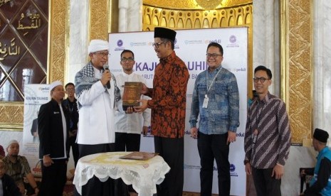 Penandatanganan Nota Kesepahaman  dilakukan oleh Direktur Risk, Compliance & HC Branch Manager KC Bandung Marjana sedangkan dari DTP dilakukan oleh Direktur Utama H Herman. Acara penandatanganan juga disaksikan juga oleh sekitar 1000 jamaah Kajian Tauhiid bersama KH Abdullah Gymnastiar