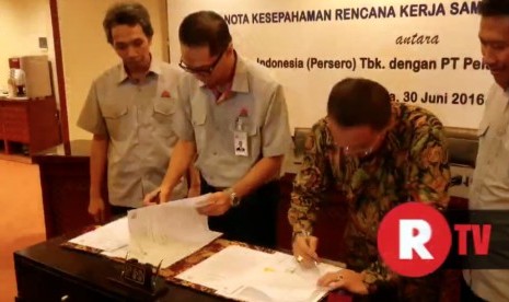 Penandatanganan nota kesepahaman Pelindo I dan Semen Indonesia.