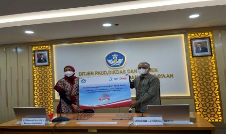 Penandatanganan Perjanjian Kerja Sama (PKS) tentang Dukungan Akses Pendidikan Jarak Jauh dan Peningkatan Nutrisi Bagi Peserta Didik antara Danone Indonesia melalui PT Sarihusada Generasi Mahardhika (SGM) dengan Kemendikbudristek yang turut disaksikan secara terbatas oleh jajaran manajemen kedua belah pihak, Jumat (17/9).