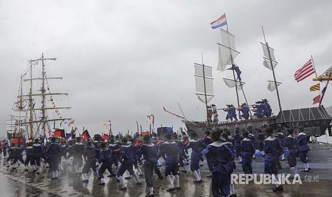 Penari menampilkan drama kolosal Laksamana Malahayati saat acara puncak Sail Sabang di Sabang, Aceh, Sabtu (2/11). Sail Sabang  akan berlangsung hingga 5 Desember 2017