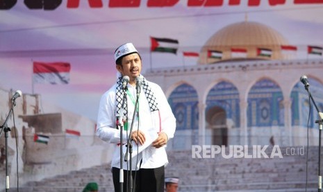 Penasihat Tim Panitia Aksi Bela Alquds Ustaz Zaitun Rasmin   dalam Aksi Bela Alquds di lapangan silang Monas pada Jumat (11/5).