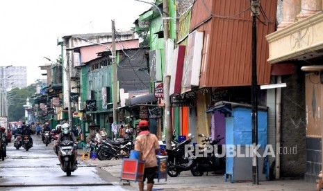 Aktivitas di Kawasan Kalijodo saat siang hari, Jakarta, Kamis (11/2).  (Republika/Wihdan)