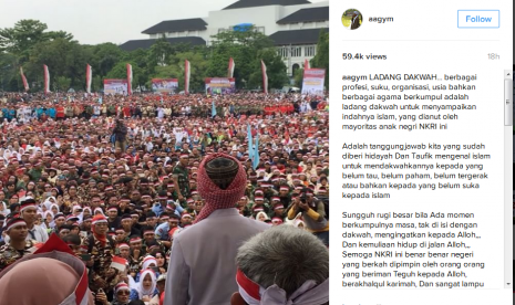 Penceramah Ustaz Abdullah Gymnastiar atau Aa Gym mengunggah foto saat berceramah di depan massa di Gedung Sate, Bandung, Jawa Barat, Rabu (30/11) di akun Instagram pribadinya.