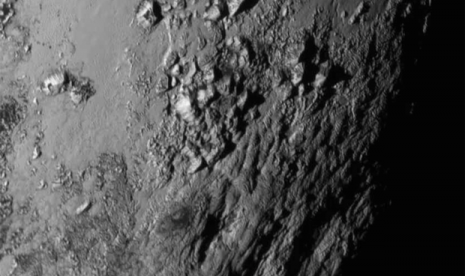 Pencitraan gunung es di permukaan Pluto