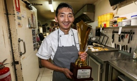 Pendatang Kamboja, Chan Khun menghabiskan delapan tahun menggeluti pembuatan pai sebelum menang lomba membuat pai terbaik.