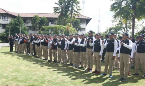 Pendidikan Kebangsaan Bela Negara dengan peserta anggota Resimen Mahasiswa (Menwa) di Kota Wisata Batu Malang, Jawa Timur).