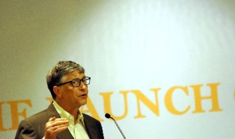 Pendiri Bill and Mellinda Gates Foundation, Bill Gates menyampaikan paparan ketika menghadiri peluncuran The Indonesia Health Fund di Jakarta, Sabtu (5/4).