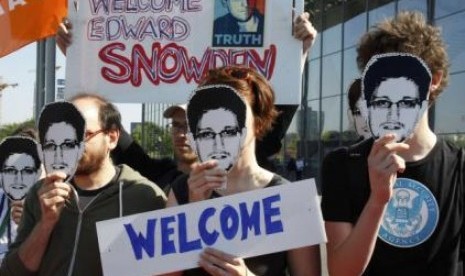 Pendukung Edward Snowden. 