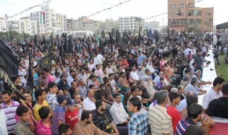 Pendukung gerakan Jihad Islami memadati Lapangan Katiba di Gaza City, Palestina, saat Milad ke-25 gerakan Islam tersebut.